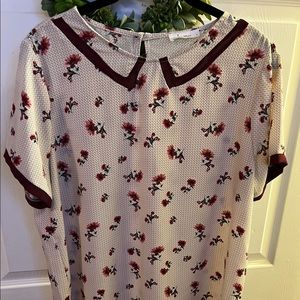 #4 Les Amis blouse cream and floral with faux collar